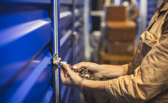 Attache un cadenas à son box